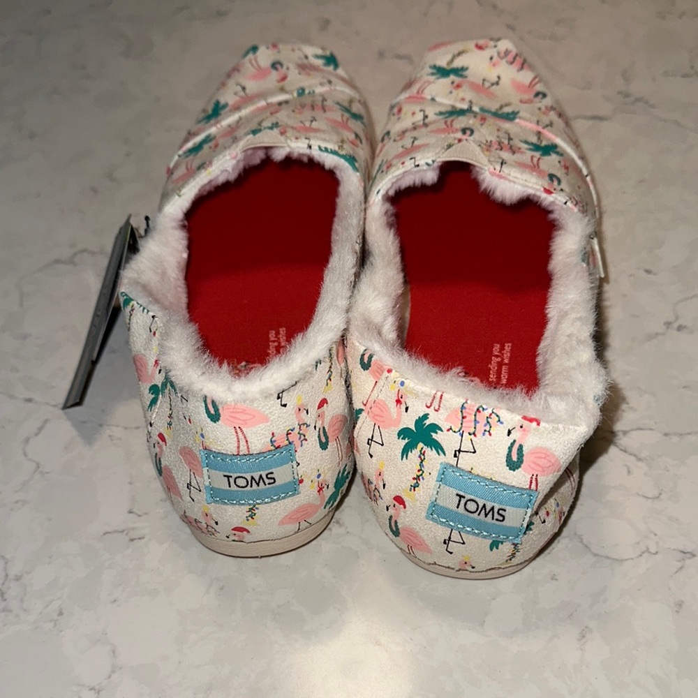 NWT Toms Glow-in-the Dark Christmas Flamingo Slippers - Picture 5 of 9